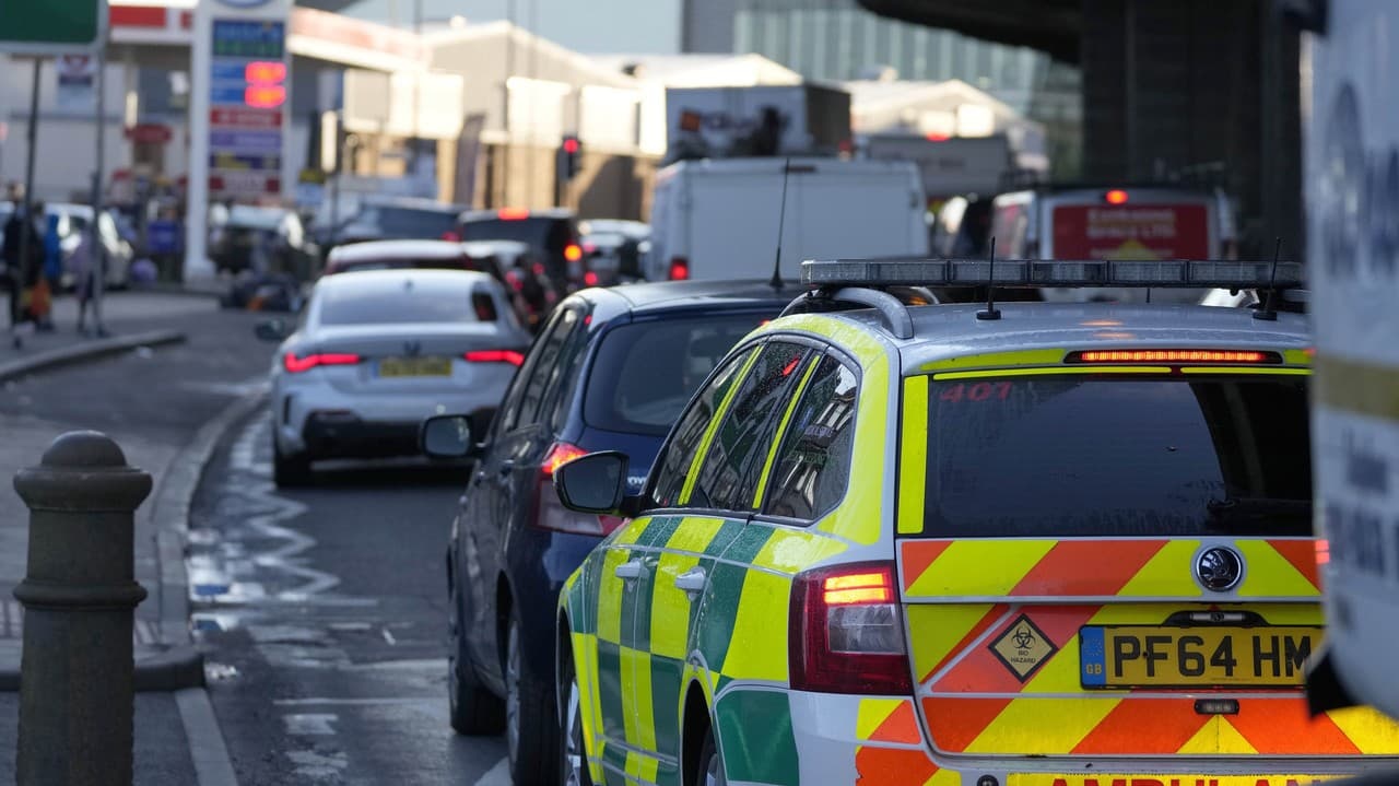 Nedostatok benzínu v Británii: Vyše štvrtina londýnskych taxikárov nejazdí