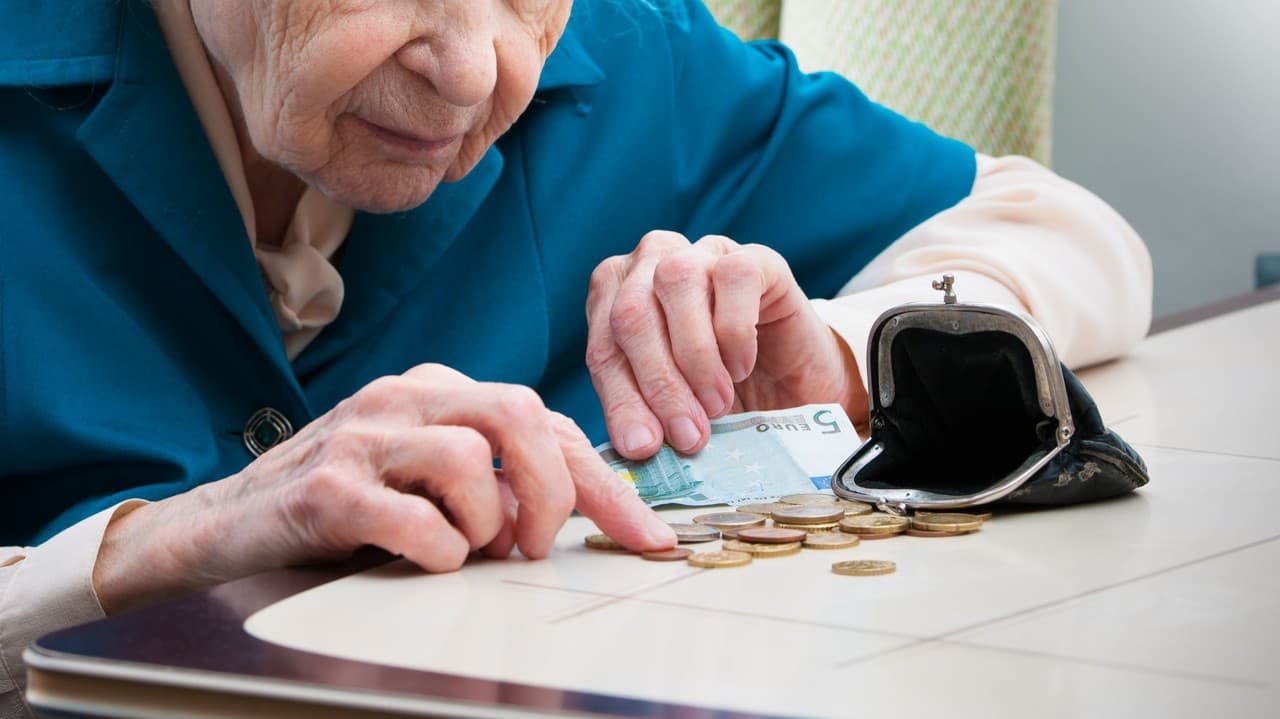 Inštitút finančnej politiky analyzuje dopady tretej vlny: Smutné, prečo sa ušetrí na dôchodkoch