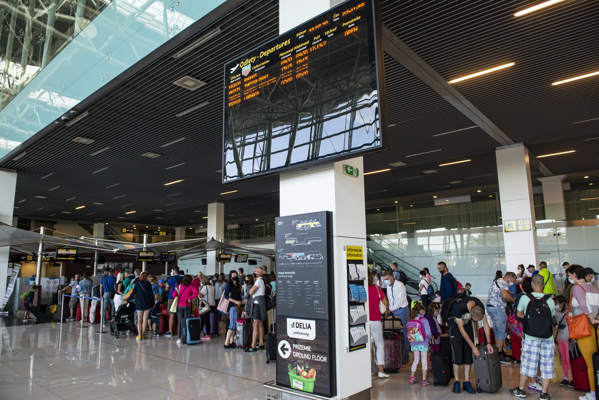 Letisko v Bratislave toto leto vybavilo trikrát viac cestujúcich ako vlani