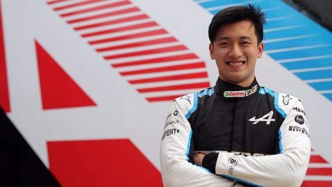 Prvý Číňan v F1: Alfe Romeo prinesie 30 miliónov dolárov