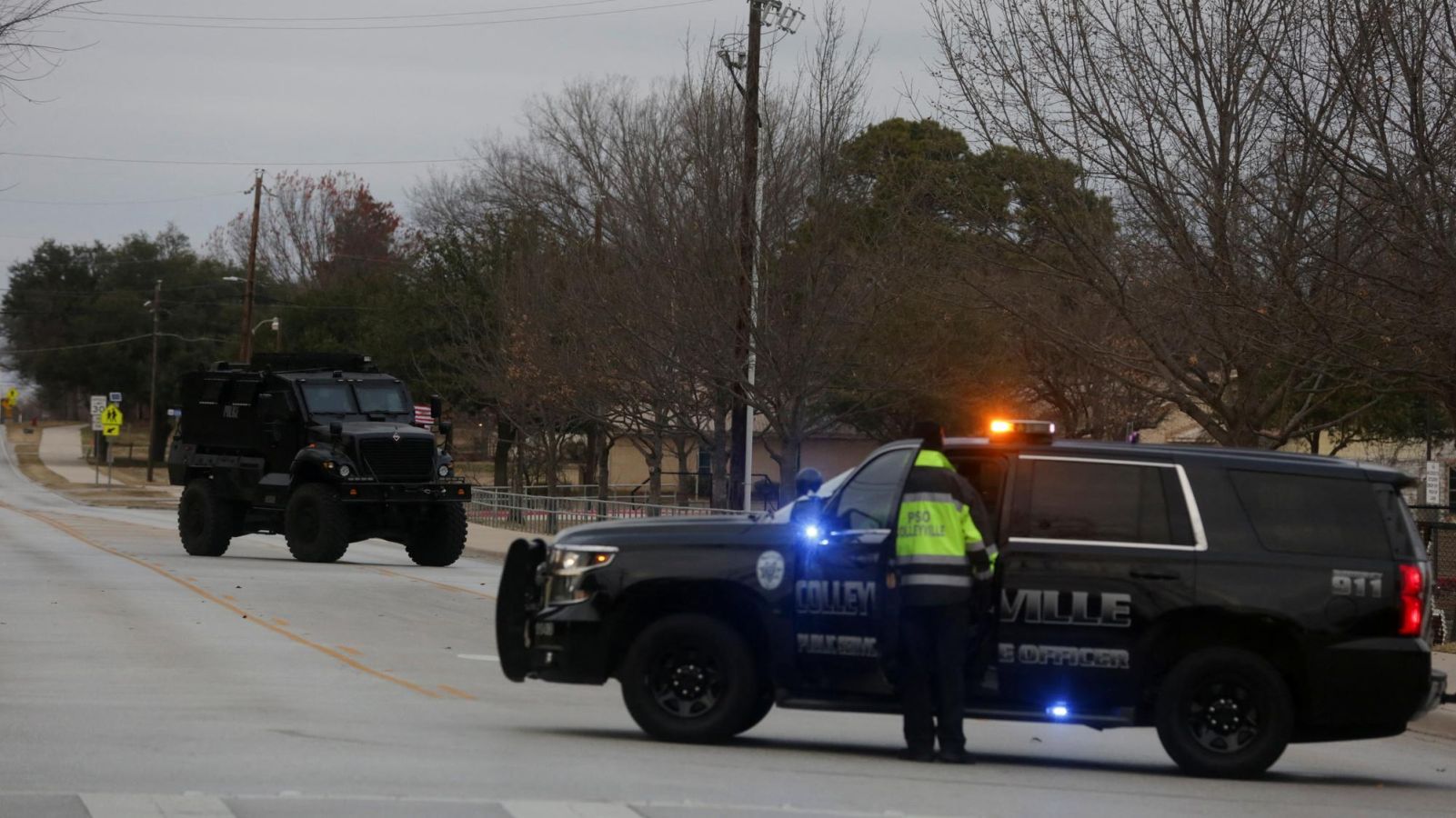 Muž v Texase zajal rukojemníkov, žiadal prepustenie svojej sestry odsúdenej za terorizmus
