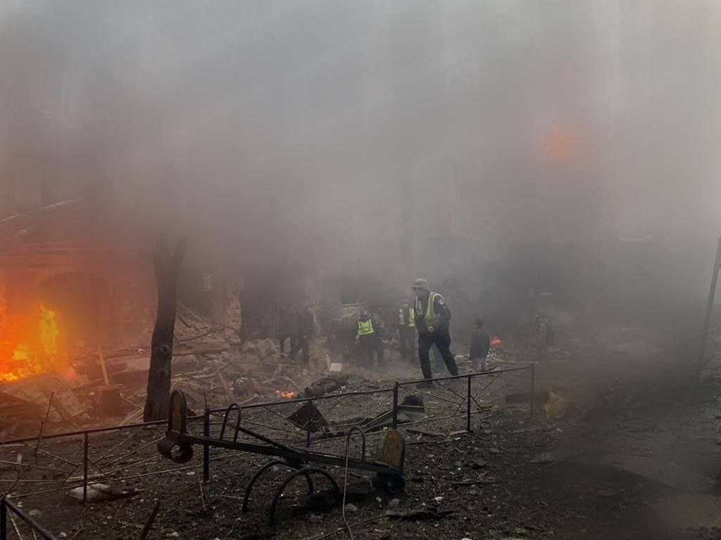 Výbuchy v Kyjeve a Ľvove. Mestá sú paralyzované, na Ukrajine nejde elektrina