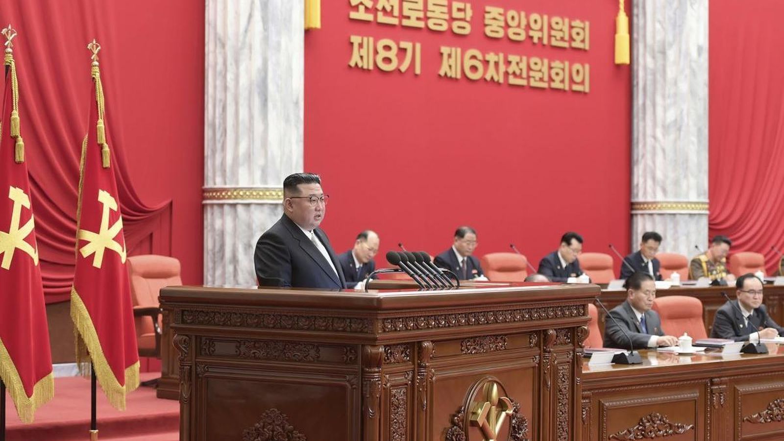 Kim Čong-un predstavil na zjazde vládnucej strany vojenské ciele na rok 2023