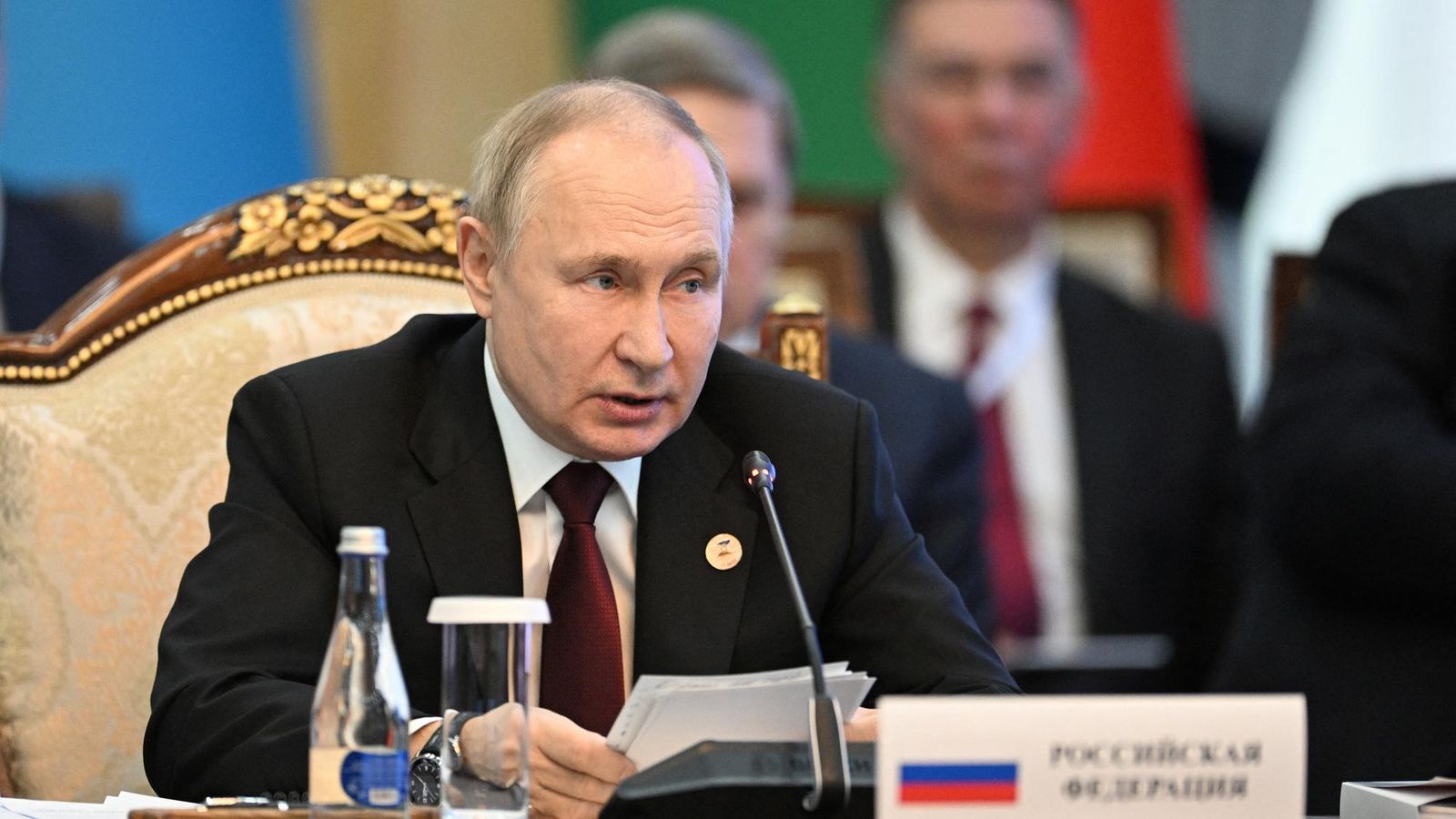 Putin pripustil, že Rusko zníži produkciu ropy pre cenový strop Západu