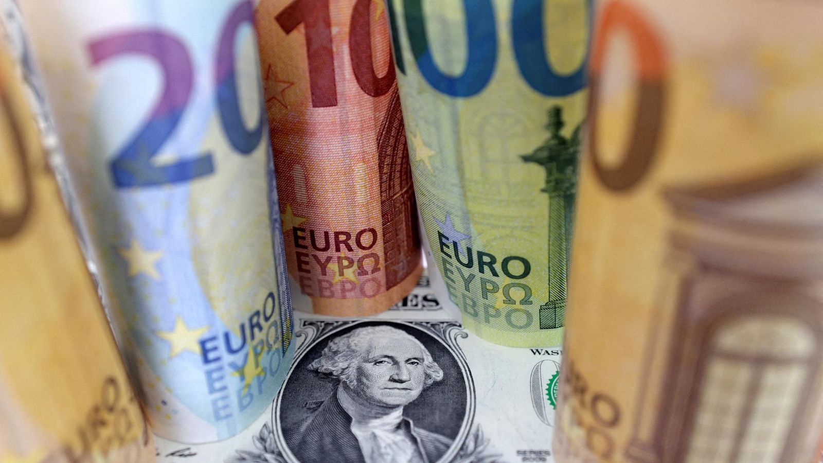Euro je na najvyššej úrovni od jari minulého roka