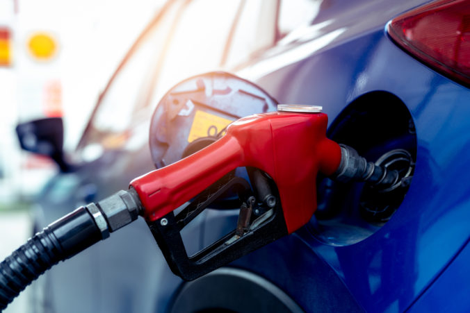 Ceny benzínov a nafty na Slovensku klesali 10 týždňov klesali. Analytička priblížila ich ďalší vývoj