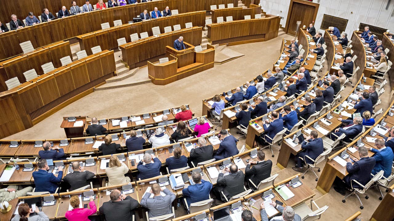 Poslanci rokovali o novej novele zákona: Posvietia si na samosprávne kraje
