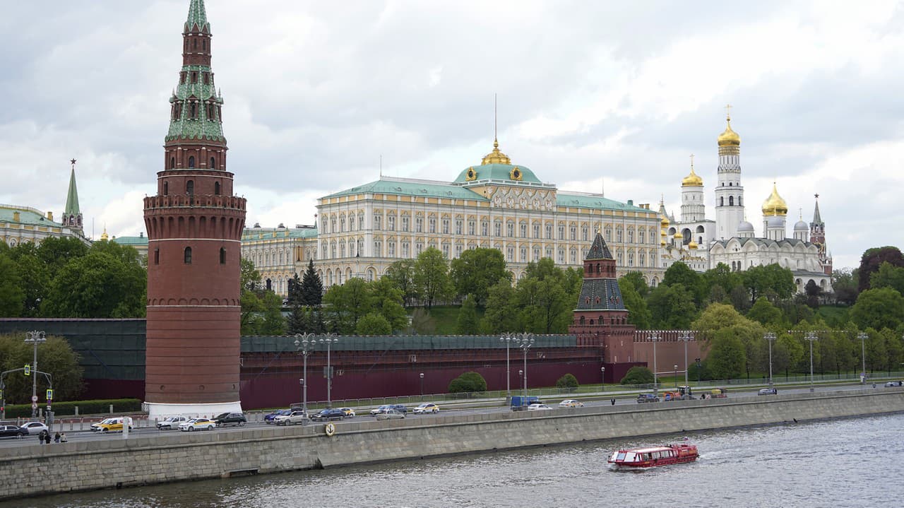 Rusko je v pozore: Bezpilotné lietadlá zasiahli obytnú budovu v Moskve