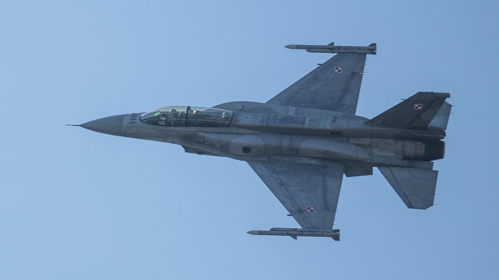 Blíži sa nasadenie stíhačiek F-16 na Ukrajine? Pilotov by stihli vycvičiť za štyri mesiace (65. týždeň vojny)