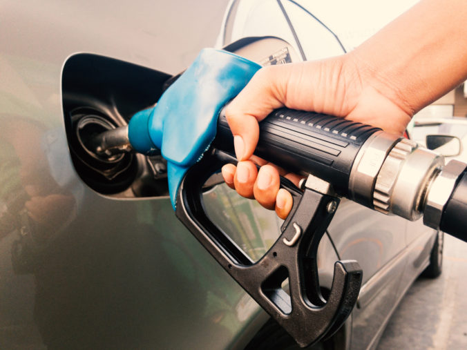 Pokles cien palív na slovenských čerpačkách sa zastaví, predpokladá analytik. Aký bude ich ďalší vývoj?