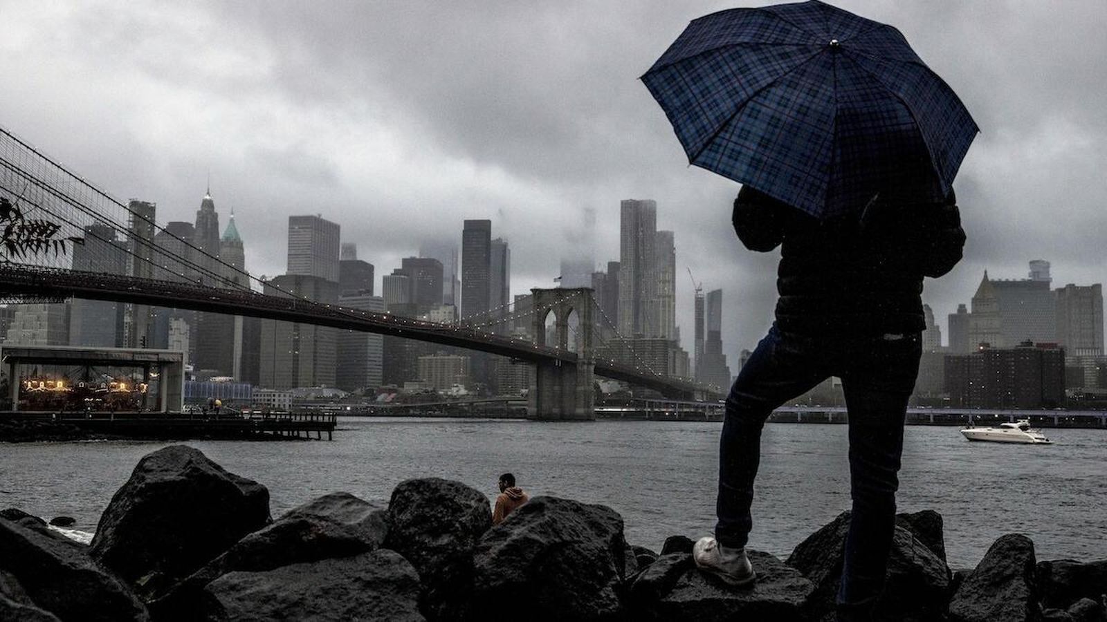 New York bojuje so záplavami, vyhlásili núdzový stav