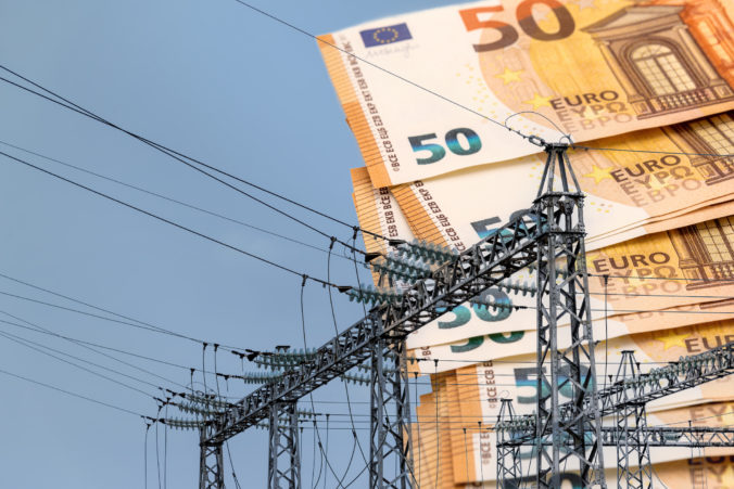Trhové ceny elektriny klesli, pomohla aj výroba na Slovensku