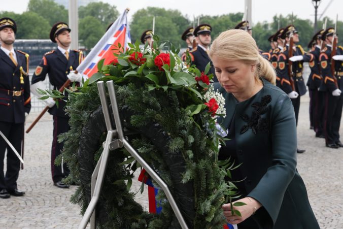 Prezidentka Čaputová si koniec druhej svetovej vojny pripomenula pri hrobe neznámeho vojaka v Bratislave