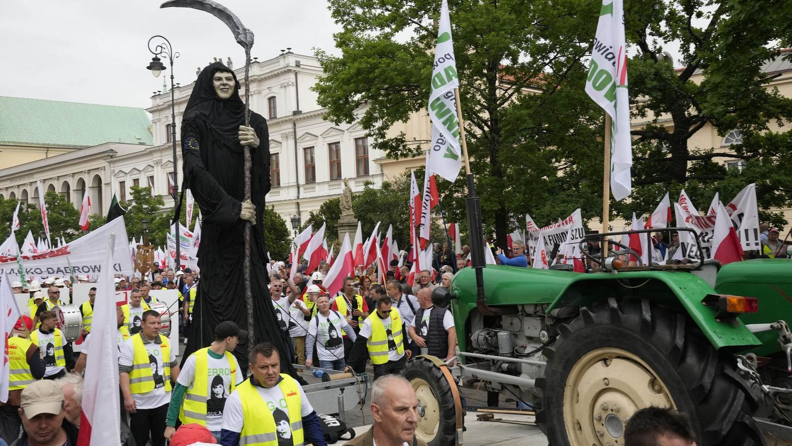 Poľskí farmári protestujú vo Varšave proti Európskej zelenej dohode
