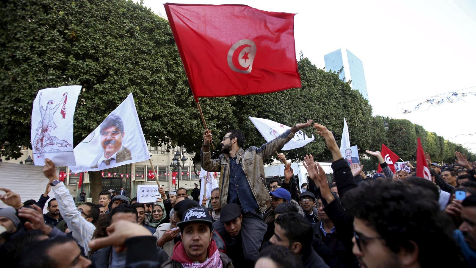 Po vlne zatýkania demonštrovali v Tunisku na podporu prezidenta Saída stovky ľudí